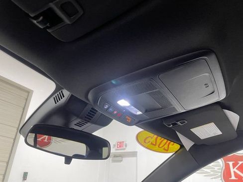 Used 2025 Chevrolet Traverse LT AWD/4WD image 18
