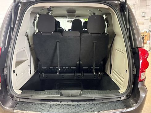 Used 2018 Dodge Grand Caravan SE FWD image 18