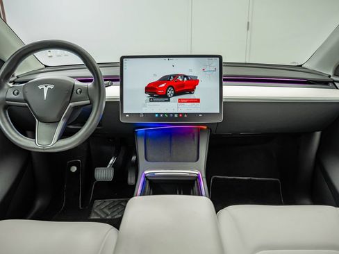 Used 2024 Tesla Model Y Long Range AWD/4WD image 26