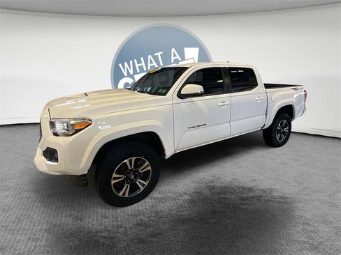 Used 2018 Toyota Tacoma TRD Sport image 8