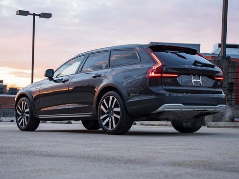 Used 2021 Volvo V90 T6 Cross Country w/ Climate Package image 5