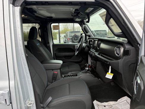New 2023 Jeep Wrangler Unlimited Rubicon 4xe w/ Cold Weather Group AWD/4WD image 15