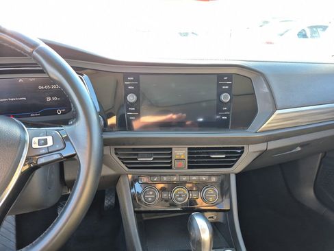 Used 2019 Volkswagen Jetta SEL FWD image 16