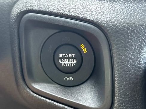 New 2025 Jeep Gladiator Sport image 11