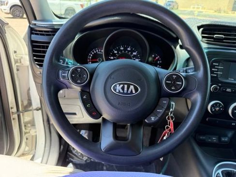 Used 2016 Kia Soul + FWD image 15
