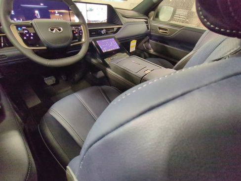 New 2026 INFINITI QX80 4WD w/ Sport Exterior Package image 20