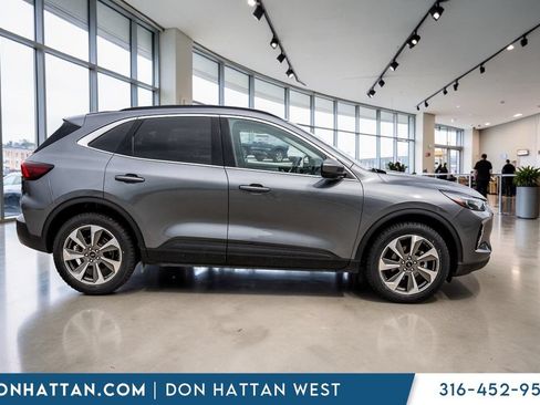 Used 2023 Ford Escape Platinum AWD/4WD image 37