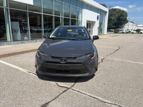 Used 2023 Toyota Corolla LE w/ Carpet Mat Package (TMS) FWD image 3