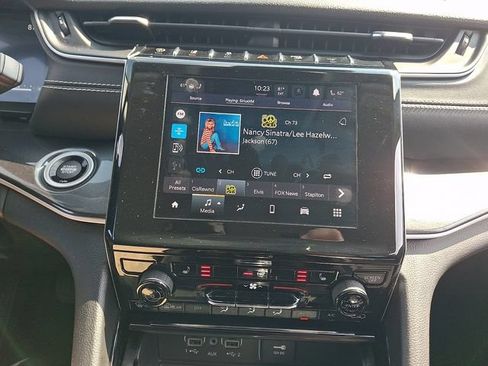 Used 2023 Jeep Grand Cherokee Laredo w/ Luxury Tech Group I AWD/4WD image 18