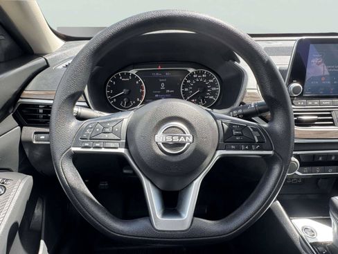 Used 2024 Nissan Altima 2.5 SV FWD image 30