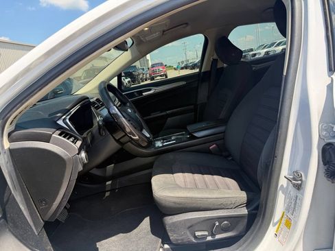 Used 2020 Ford Fusion SE FWD image 5
