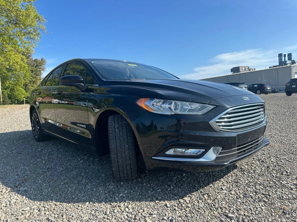 Used 2018 Ford Fusion SE w/ Equipment Group 601A FWD image 11