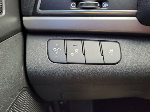 Used 2017 Hyundai Elantra Value Edition FWD image 28