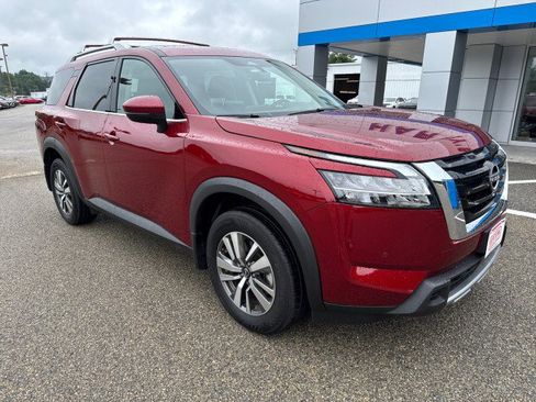 Used 2024 Nissan Pathfinder SL image 7