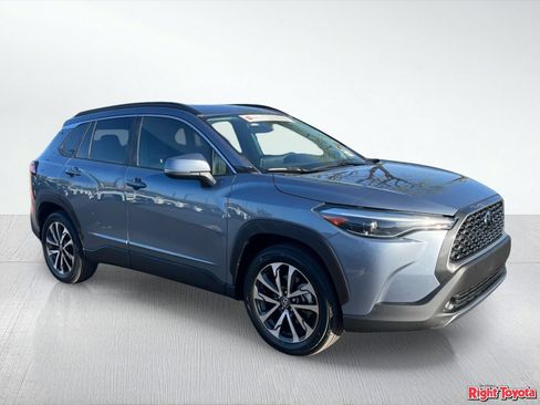 Certified 2023 Toyota Corolla Cross XLE w/ Convenience Package FWD image 9