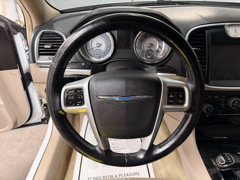 Used 2014 Chrysler 300 image 16
