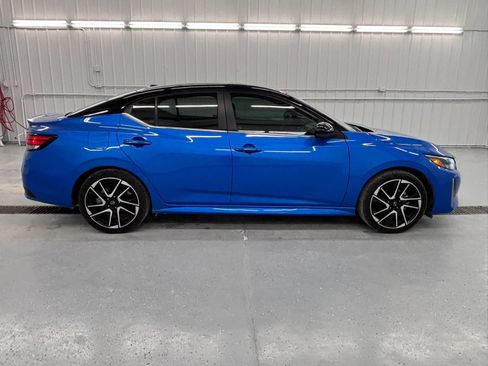 Used 2024 Nissan Sentra SR w/ SR Premium Package FWD image 2