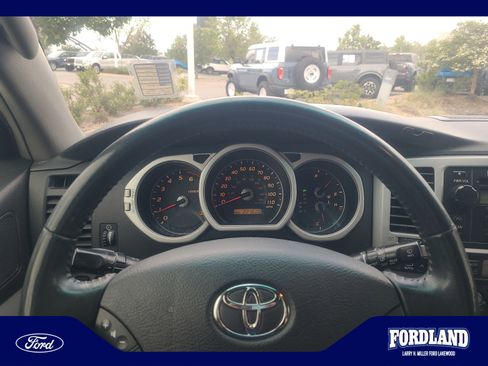 Used 2005 Toyota 4Runner Limited AWD/4WD image 10