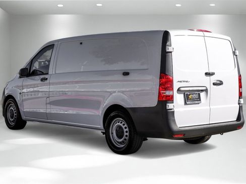 Used 2023 Mercedes-Benz Metris image 8