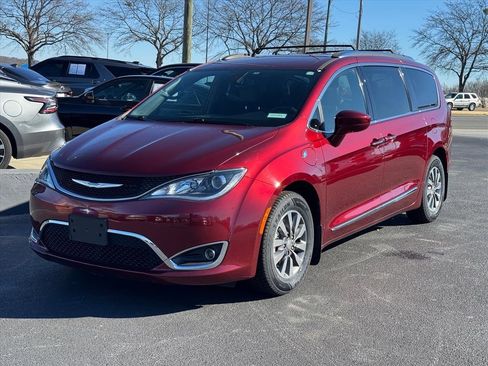 Used 2020 Chrysler Pacifica Touring-L image 7