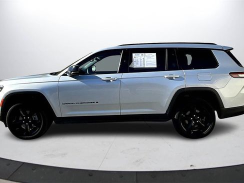 Used 2023 Jeep Grand Cherokee L Laredo image 5