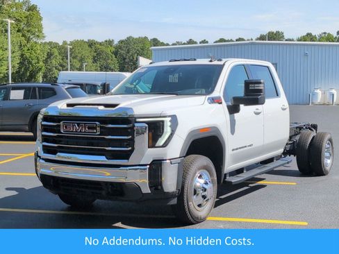 New 2026 GMC Sierra 3500 SLE w/ SLE Convenience Package AWD/4WD image 1