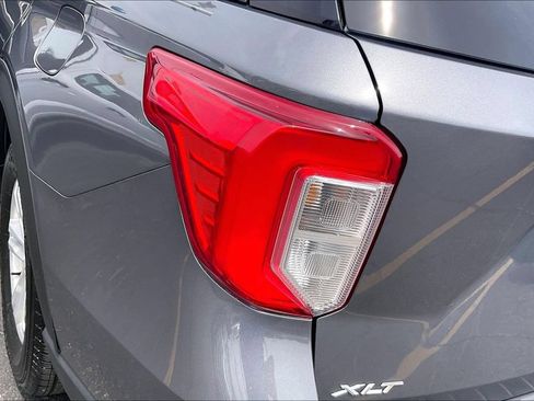 Used 2021 Ford Explorer XLT RWD image 30
