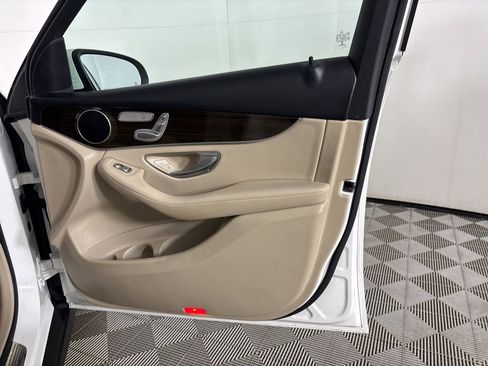 Used 2021 Mercedes-Benz GLC 300 4MATIC image 30