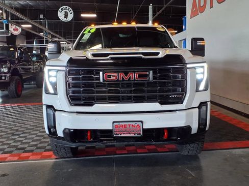 Used 2024 GMC Sierra 2500 AT4 w/ AT4 Premium Plus Package AWD/4WD image 2