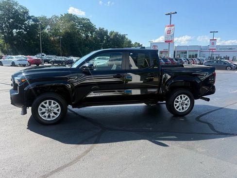 Certified 2024 Toyota Tacoma SR5 AWD/4WD image 3