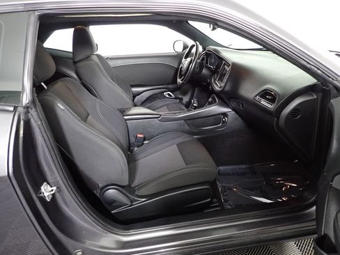 Used 2019 Dodge Challenger SXT RWD image 30