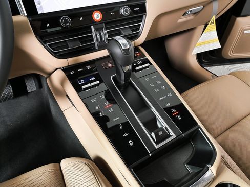 New 2026 Porsche Macan S image 18