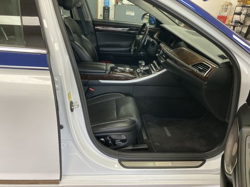 Used 2018 Genesis G90 3.3T Premium AWD/4WD image 19