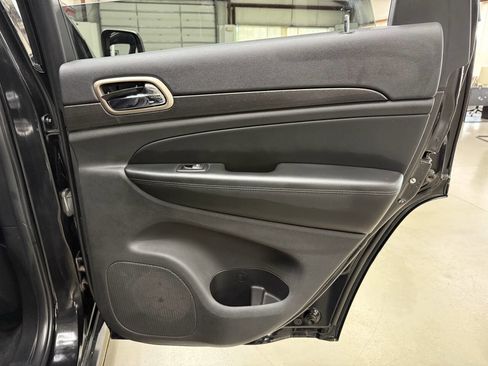 Used 2015 Jeep Grand Cherokee Laredo w/ Quick Order Package 23E AWD/4WD image 15