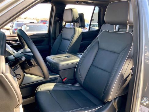 Used 2021 GMC Yukon SLT w/ Rear Media and Nav Package image 7