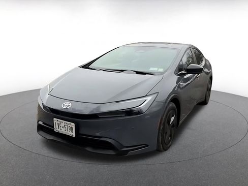 Used 2025 Toyota Prius LE image 4