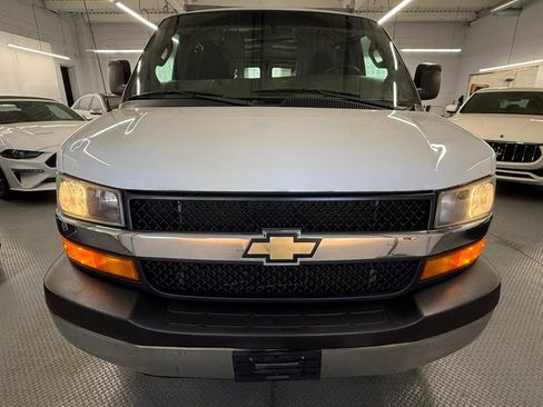 Used 2018 Chevrolet Express 2500 w/ Driver Convenience Package RWD image 3