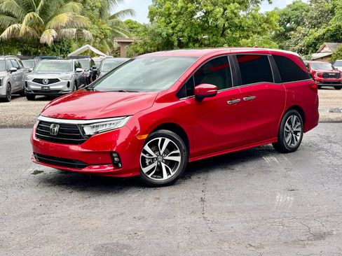 Used 2024 Honda Odyssey Touring image 3