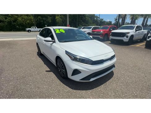 Used 2024 Kia Forte LXS FWD image 8