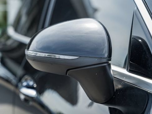 Used 2024 Mercedes-Benz GLC 300 4MATIC image 12