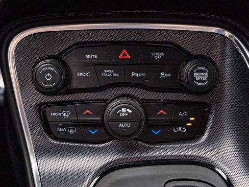 Used 2017 Dodge Challenger R/T Scat Pack w/ Leather Interior Group RWD image 33