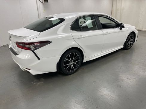 Used 2024 Toyota Camry SE image 5