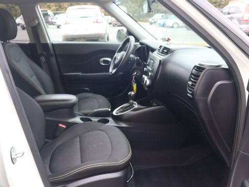 Used 2016 Kia Soul + image 34