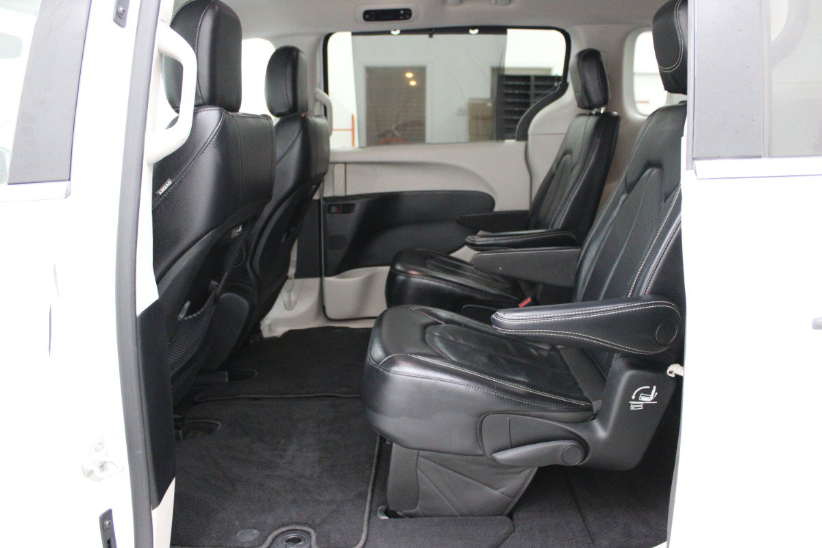 Used 2022 Chrysler Pacifica Touring-L FWD image 8