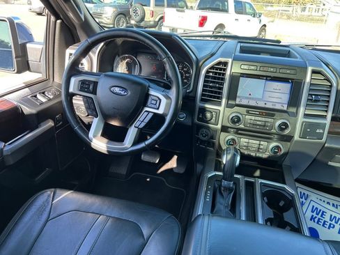Used 2017 Ford F150 Platinum w/ Equipment Group 701A Luxury image 18