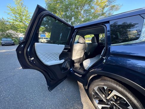 Used 2024 Mitsubishi Outlander SEL AWD/4WD image 23