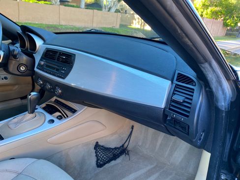 Used 2006 BMW Z4 3.0si image 37