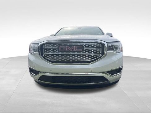 Used 2019 GMC Acadia Denali w/ Technology Package FWD image 2