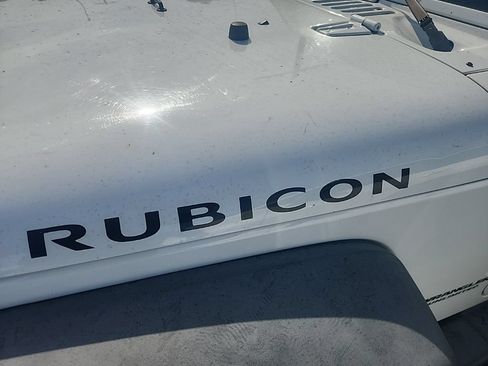 Used 2015 Jeep Wrangler Unlimited Rubicon w/ Connectivity Group AWD/4WD image 5