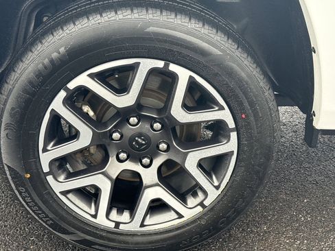 Used 2025 RAM 1500 Laramie image 10